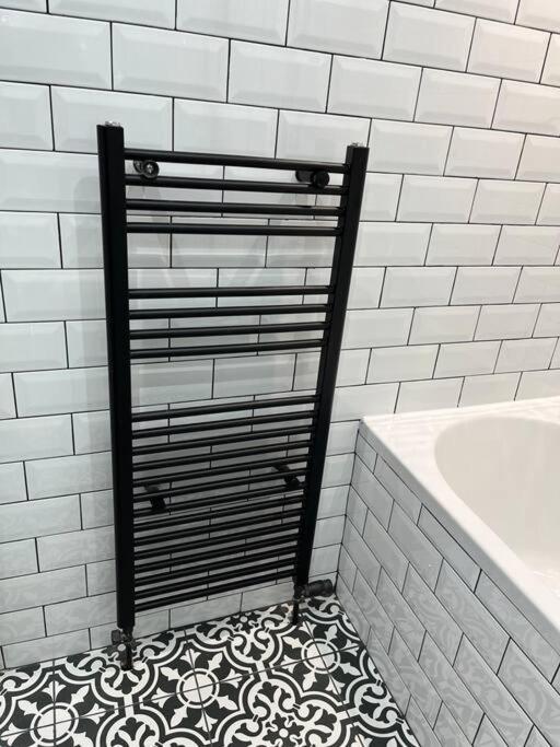 Cheerful 2 Bedroom Homely Apartment, Sleeps 6 Guest Comfy, 3X Double Bed, Parking, Free Wifi, Suitable For Business, Leisure Guest,Glasgow, Glasgow West End, Near City Centre Exteriér fotografie