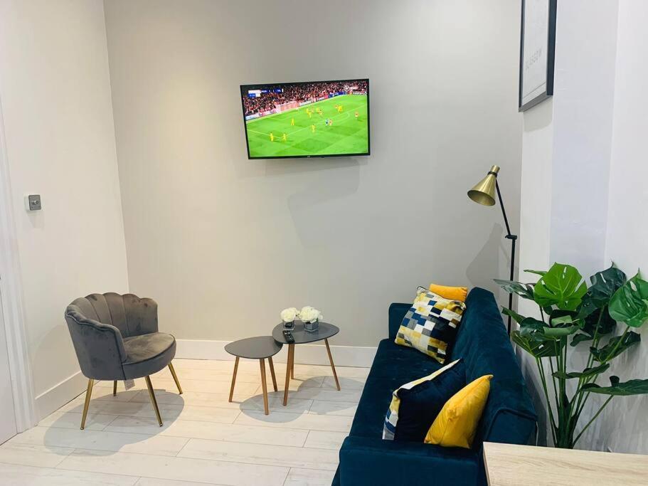 Cheerful 2 Bedroom Homely Apartment, Sleeps 6 Guest Comfy, 3X Double Bed, Parking, Free Wifi, Suitable For Business, Leisure Guest,Glasgow, Glasgow West End, Near City Centre Exteriér fotografie