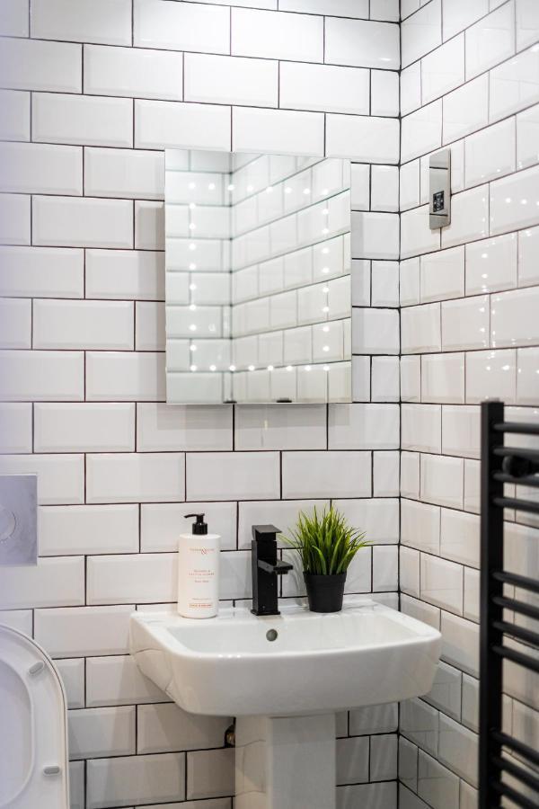 Cheerful 2 Bedroom Homely Apartment, Sleeps 6 Guest Comfy, 3X Double Bed, Parking, Free Wifi, Suitable For Business, Leisure Guest,Glasgow, Glasgow West End, Near City Centre Exteriér fotografie