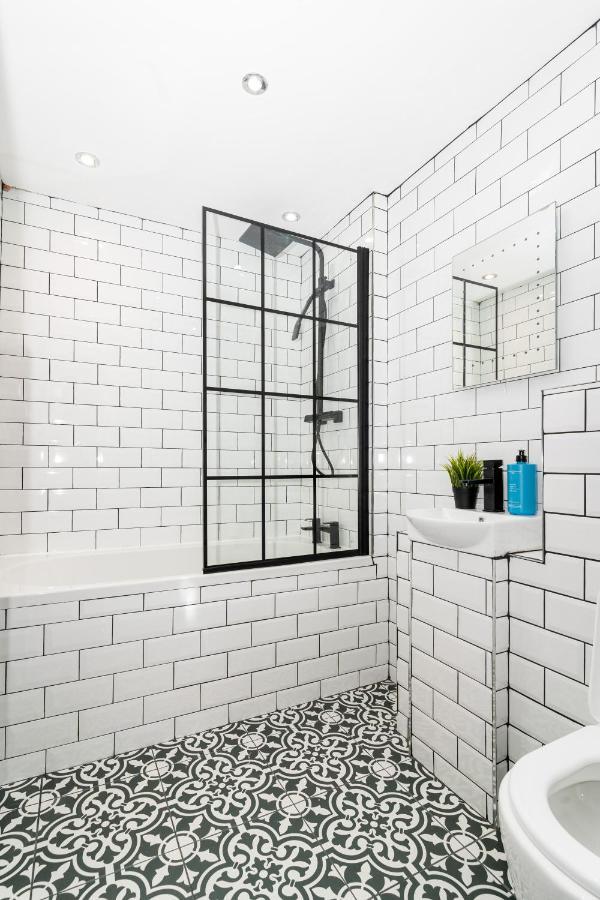 Cheerful 2 Bedroom Homely Apartment, Sleeps 6 Guest Comfy, 3X Double Bed, Parking, Free Wifi, Suitable For Business, Leisure Guest,Glasgow, Glasgow West End, Near City Centre Exteriér fotografie