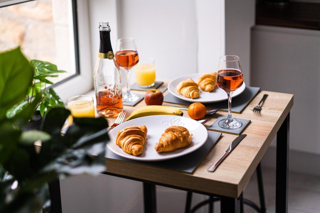 Cheerful 2 Bedroom Homely Apartment, Sleeps 6 Guest Comfy, 3X Double Bed, Parking, Free Wifi, Suitable For Business, Leisure Guest,Glasgow, Glasgow West End, Near City Centre Exteriér fotografie