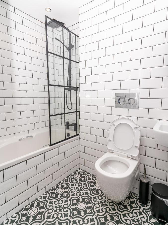 Cheerful 2 Bedroom Homely Apartment, Sleeps 6 Guest Comfy, 3X Double Bed, Parking, Free Wifi, Suitable For Business, Leisure Guest,Glasgow, Glasgow West End, Near City Centre Exteriér fotografie