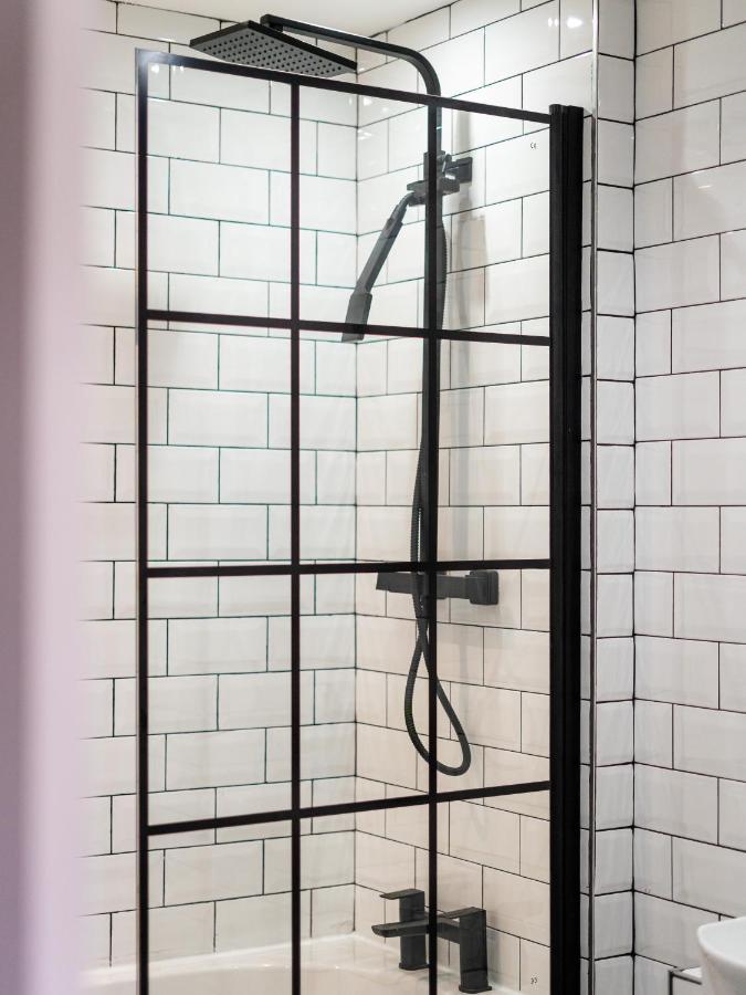 Cheerful 2 Bedroom Homely Apartment, Sleeps 6 Guest Comfy, 3X Double Bed, Parking, Free Wifi, Suitable For Business, Leisure Guest,Glasgow, Glasgow West End, Near City Centre Exteriér fotografie